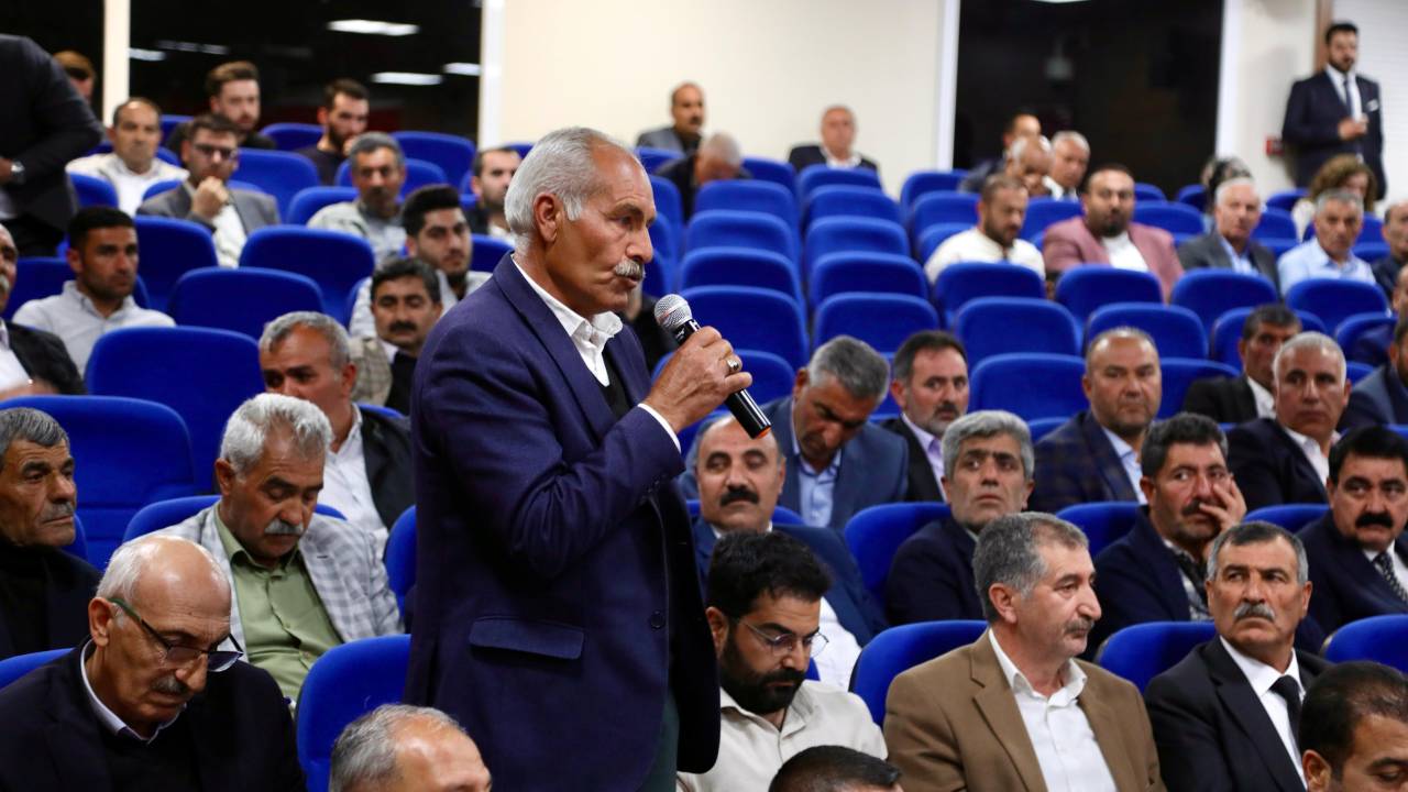 Van'da "Muhtarlar Toplantısı" Hem Belediye Hem De Ak Parti Van İl Başkanlığı Tarafından Sahiplenildi