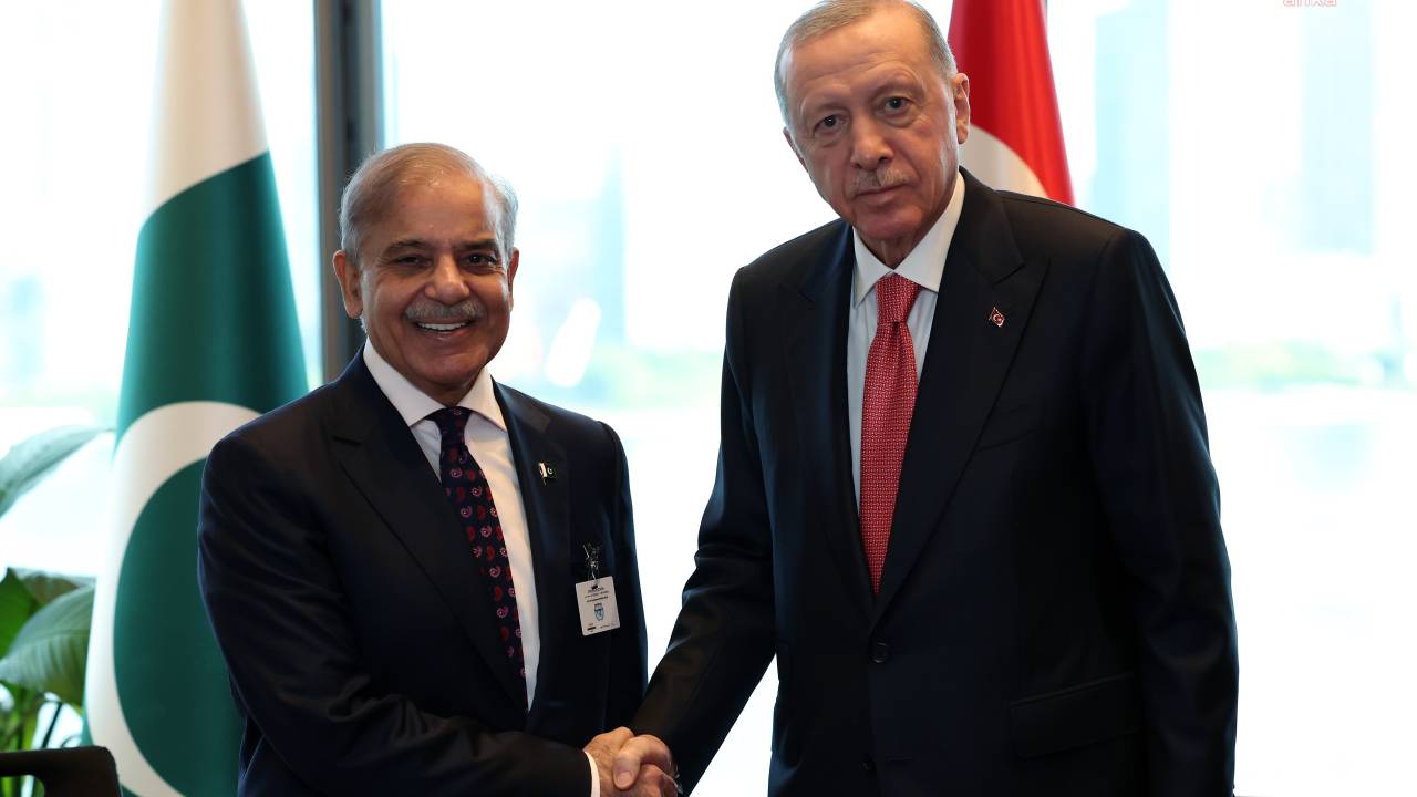 Cumhurbaşkanı Erdoğan, Pakistan Başbakanı Şahbaz Şerif İle Telefonda Görüştü