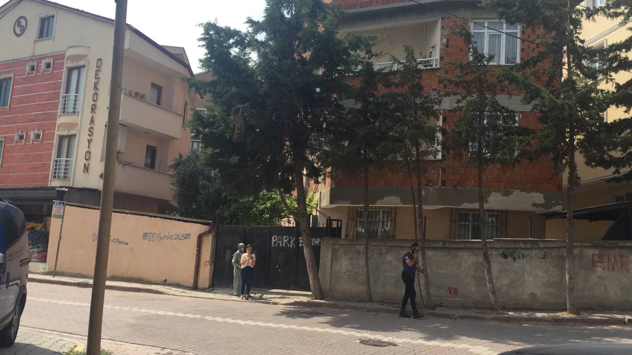 Kayınpederini Bıçakla Öldürdü, Eşini Çekiçle Ağır Yaraladı