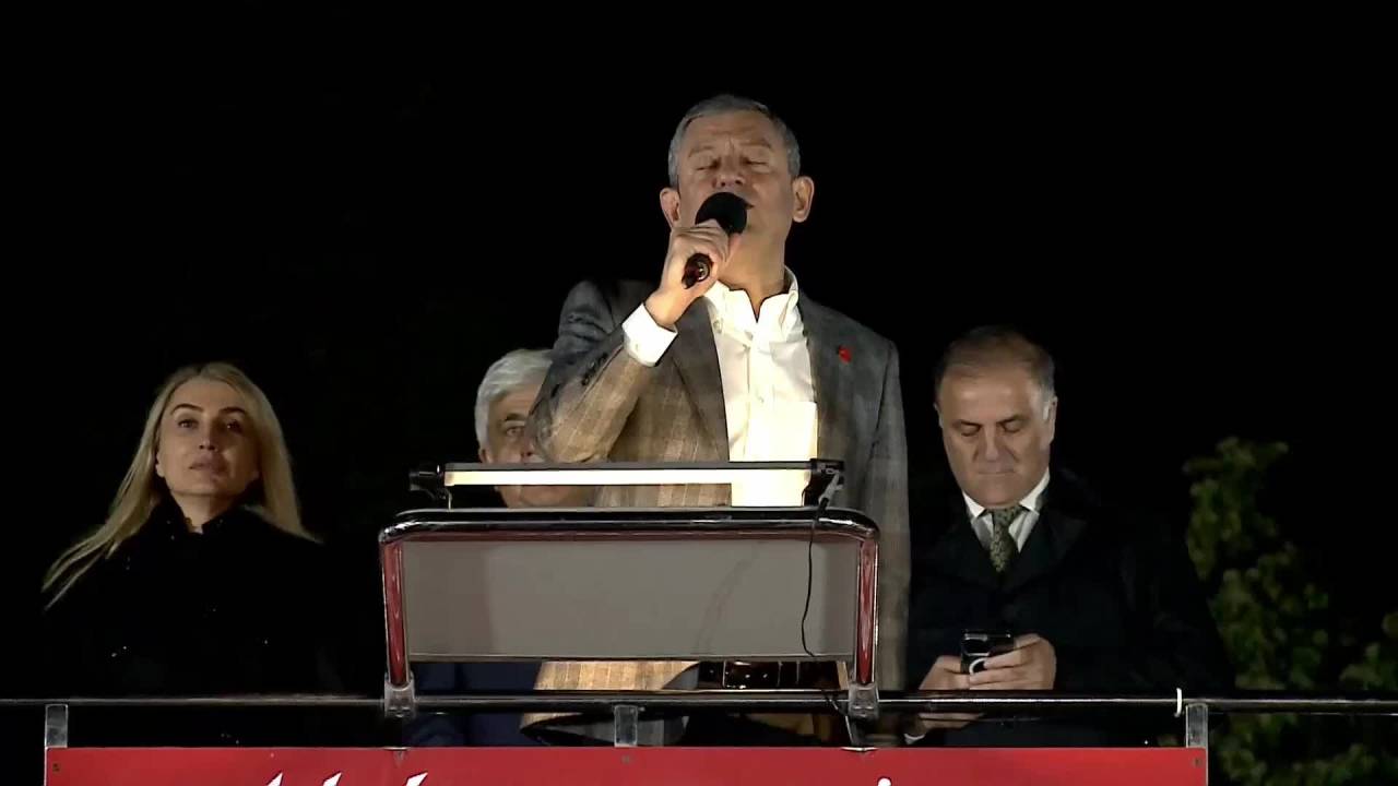 Chp'nin Silivri Mitingi... Özgür Özel: "15 Milyon İmzayı Geçtik Geçtik 20 Milyona Doğru Hızla İlerliyoruz"