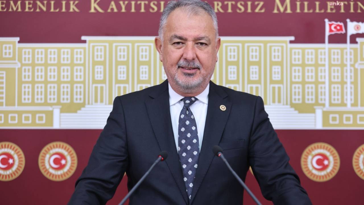 Cumhur Uzun: "Kızkumu Plajı İşletmesi İhalesiz Olarak Kimlere Verildi"