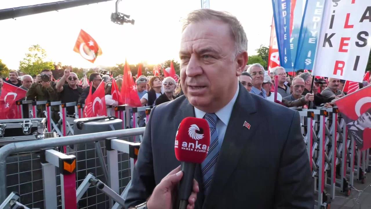 Chp'nin Pendik Mitingi... Gökan Zeybek: Para İse Parayı Bulun, Uyuşturucu İse Uyuşturucuyu Bulun, Hiçbiri Yok