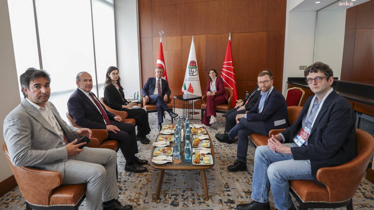 Chp Genel Başkanı Özel, Sosyalist Enternasyonal Toplantıları Kapsamında Bir Dizi Görüşme Gerçekleştirdi