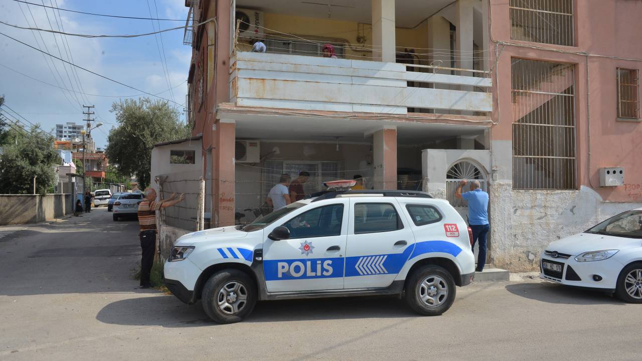 Polisin İhbarla Gittiği Evde Anne Ölü, Oğlu Ağır Yaralı Bulundu