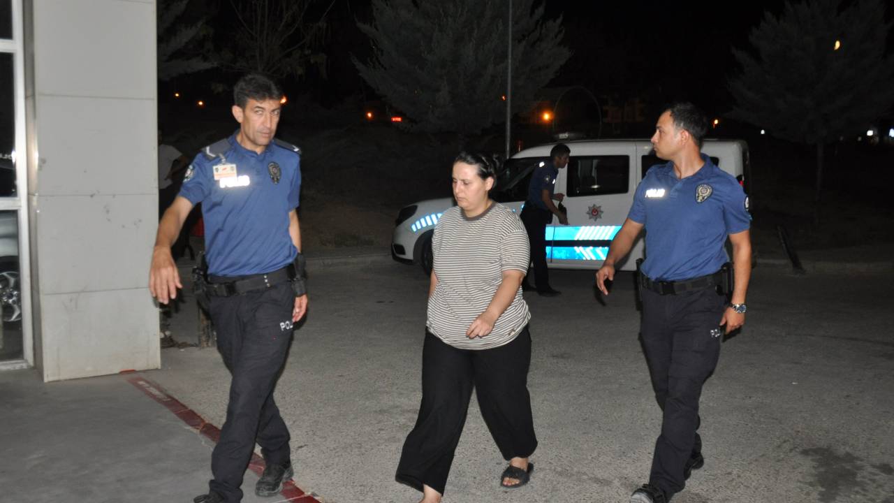 Bebeğini Boğup Evin Bahçesine Gömmüş