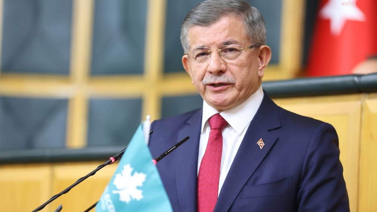 Davutoğlu'ndan İsrail Saldırılarında Yaşamını Yitiren Beş İhh Görevlisi İçin Başsağlığı Mesajı