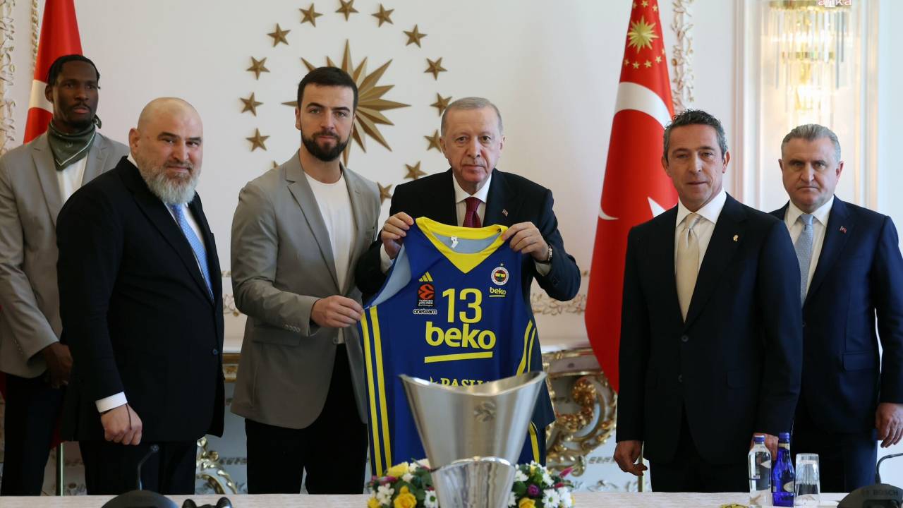 Cumhurbaşkanı Erdoğan, Thy Avrupa Ligi Şampiyonu Fenerbahçe Beko Basketbol Takımı'nı Kabul Etti