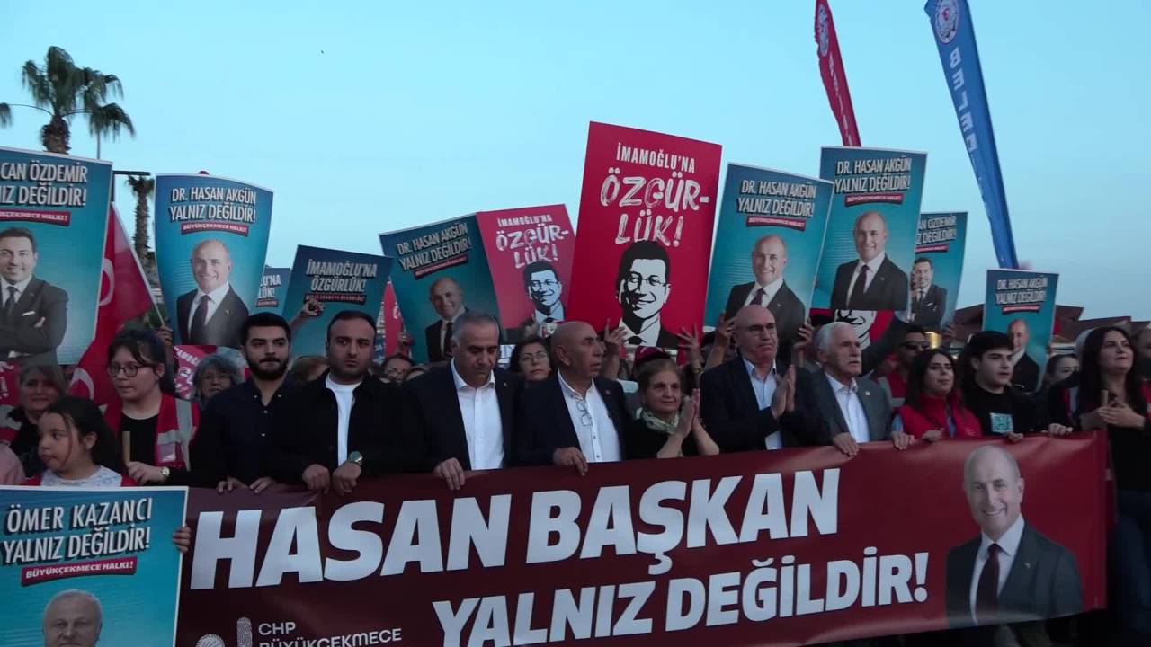Büyükçekmece'de Gözaltındaki Başkan Hasan Akgün İçin Yürüyüş Yapıldı