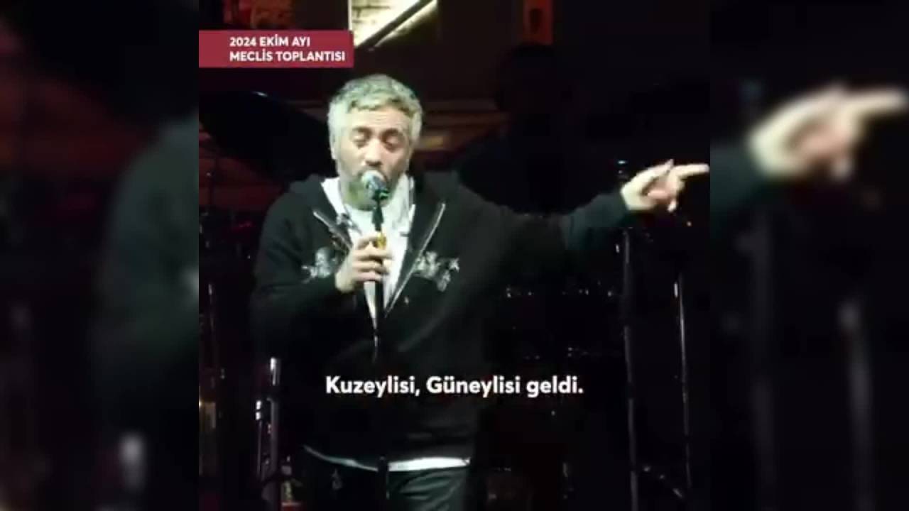 Ahmet Özer'in Kızı Seraf Özer’den Pano Ve Afiş Tepkisi: “Tüm İstanbul’u Babama Ait Sözlerle Donatıyorlar”