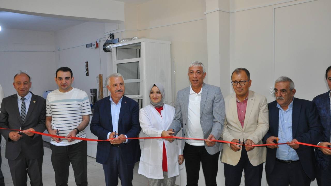 Kars'ta Toprak Analizi Yaptıran Üretici Gübreden Tasarruf Edecek