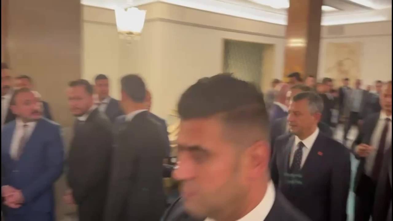 Özgür Özel, Tbmm’de Kuliste Devlet Bahçeli İle Görüştü