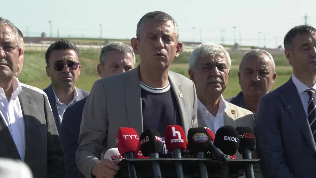 Özgür Özel, Silivri'de Ekrem İmamoğlu'nu Ziyaret Etti: Kurultay İddianamesini Gördük. Bomboş