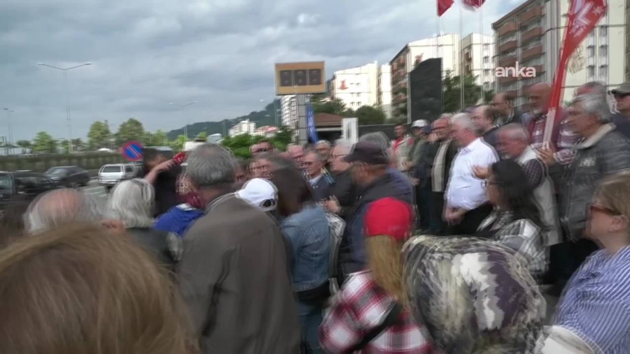 Chp'den Çaykur Önünde Kota Uygulamasına Tepki: “Çayda Kontenjana Son Verilsin, İktidar Elini Çaydan Çeksin”