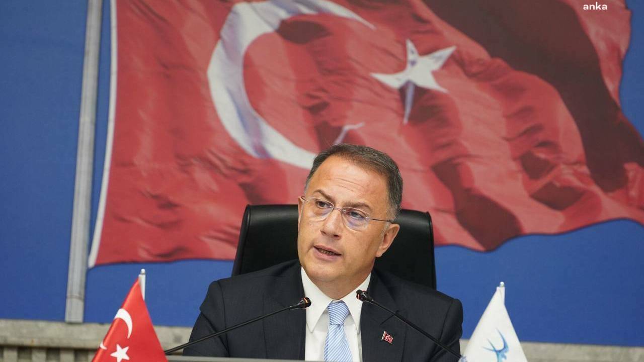 Chp Genel Başkanı Özel, Beylikdüzü Belediye Başkanı Mehmet Murat Çalık’ı, İzmir Buca Cezaevinde Ziyaret Etti