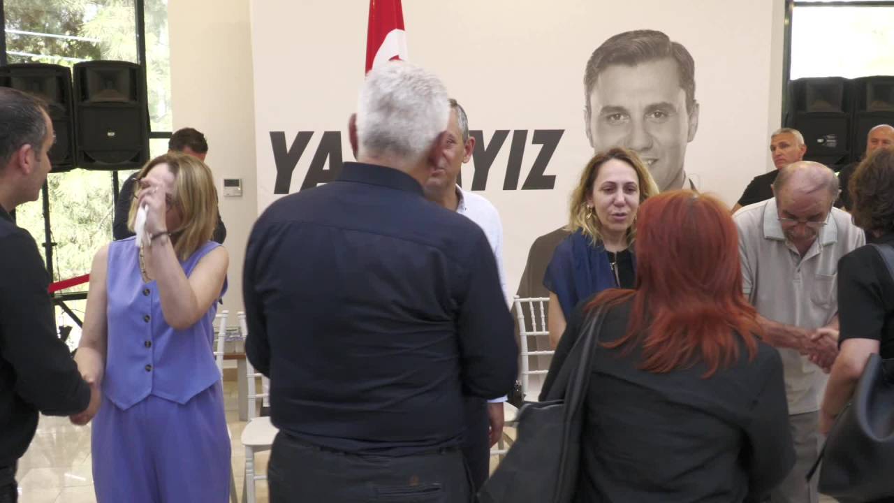 Chp Lideri Özel, Manisa'da Ferdi Zeyrek İçin Hatuniye Camii’nde Düzenlen Mevlit Programına Katıldı