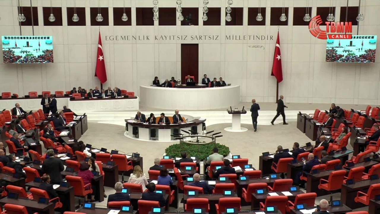 Chp’li Aşkın Genç'ten Torba Kanun Tepkisi: Üniversitelerimiz Siyasi Vesayetin Altına Sokulmak İsteniyor