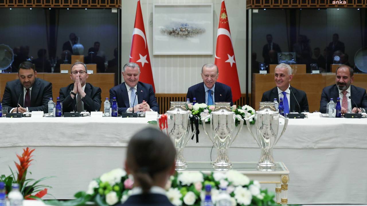 Cumhurbaşkanı Erdoğan, Süper Lig'e Yükselen Takımların Temsilcilerini Kabul Etti