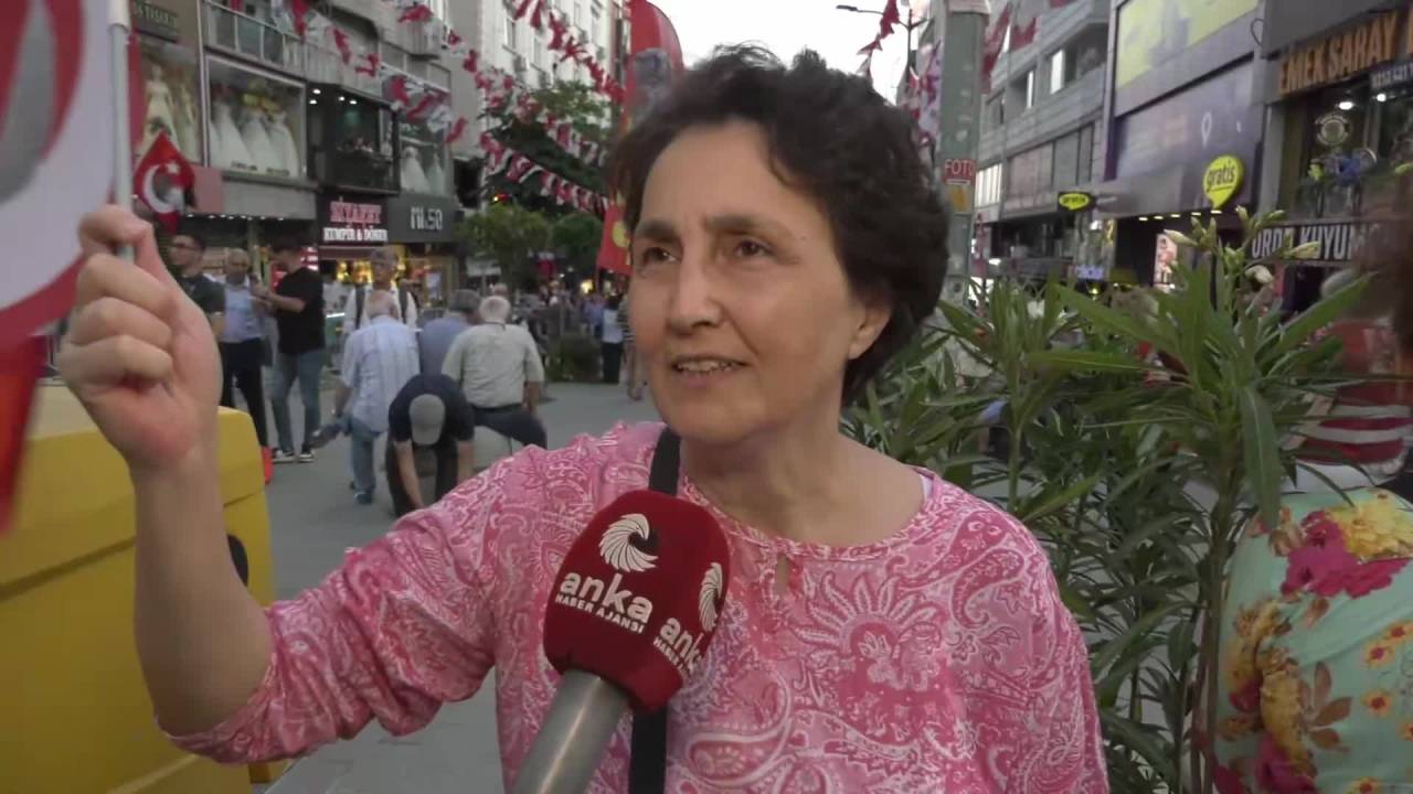 Chp'nin Avcılar Mitingine Yurttaşlardan Yoğun Destek: İmamoğlu'nun Cesareti Bize Umut Oldu