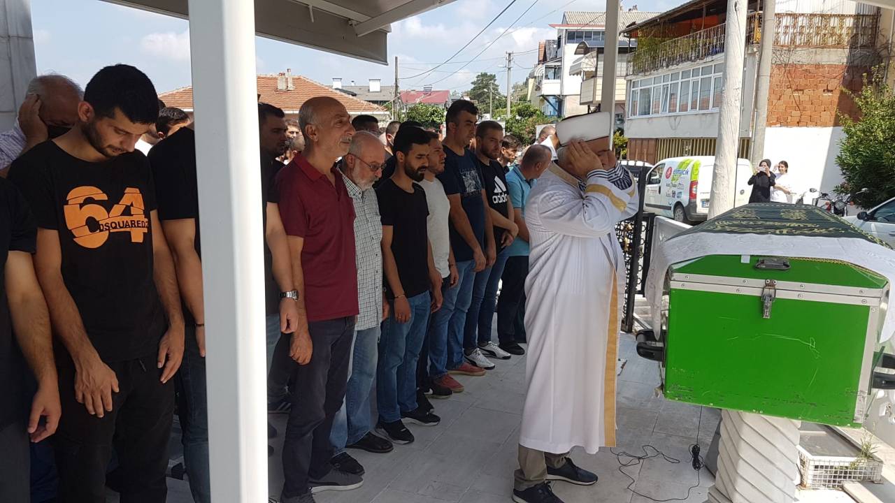İzmir’deki Kazada Ölen Necip, Sakarya’da Toprağa Verildi