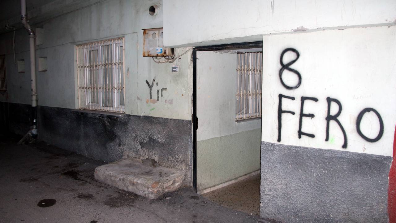 Evinde Arkadaşı Tarafından Göğsünden Vuruldu