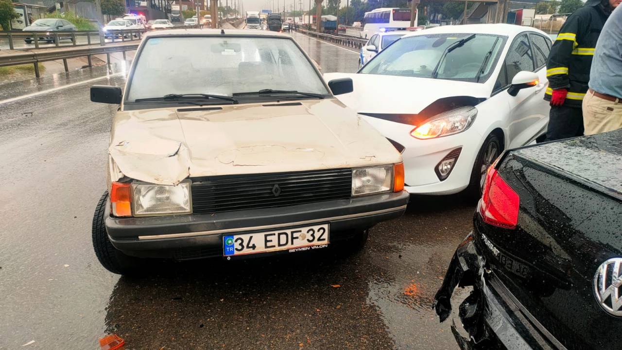 Gebze'de, 2'si Zincirleme 3 Kaza; 4 Kişi Yaralandı