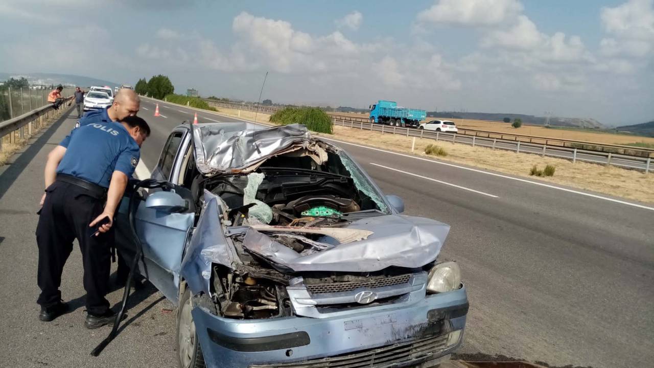 Osmaniye'de Otomobil, Tır'a Çarptı: 2 Ölü, 2 Yaralı