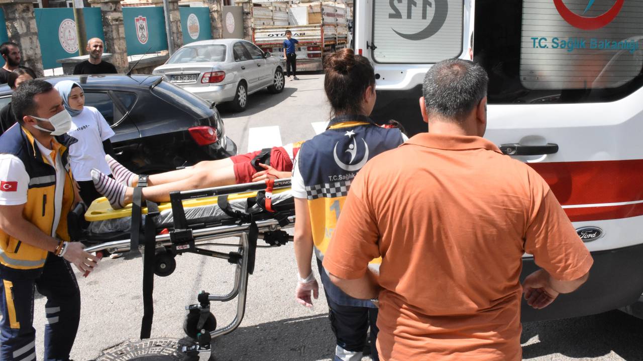 Hafif Ticari Aracın Çarptığı Bisikletli Ali, Ağır Yaralı