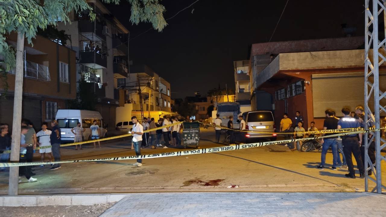 Çocuk Parkı Önünde Silahlı Saldırı: 2 Ağır Yaralı