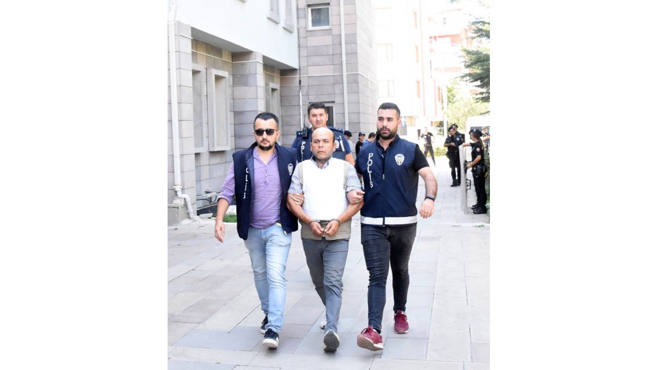 Eşi İle İbrahim'i, Konuştuklarını Gördüğü İçin Öldürmüş