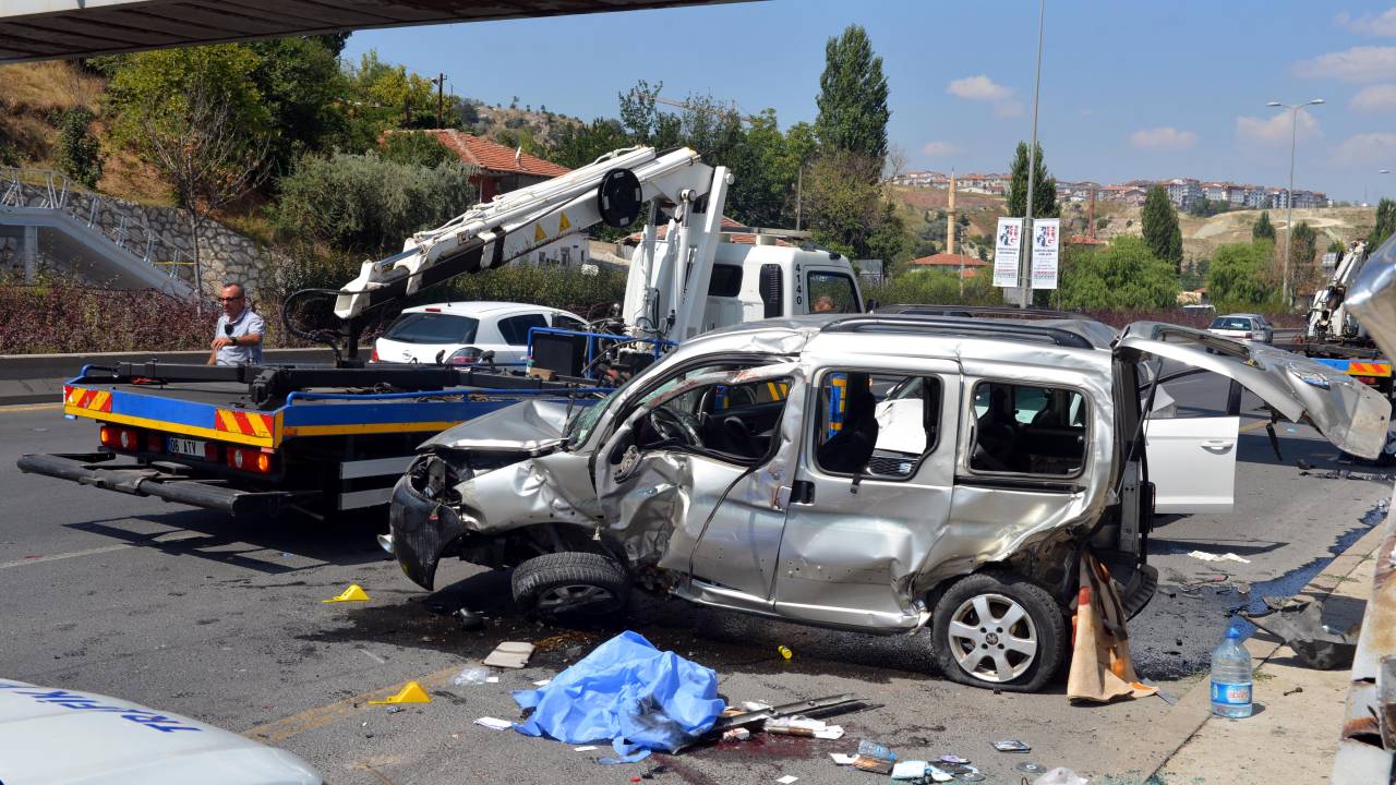 Başkentte 2 Araca Otomobille Çarpıp Kaçtı: 1 Ölü, 4 Yaralı