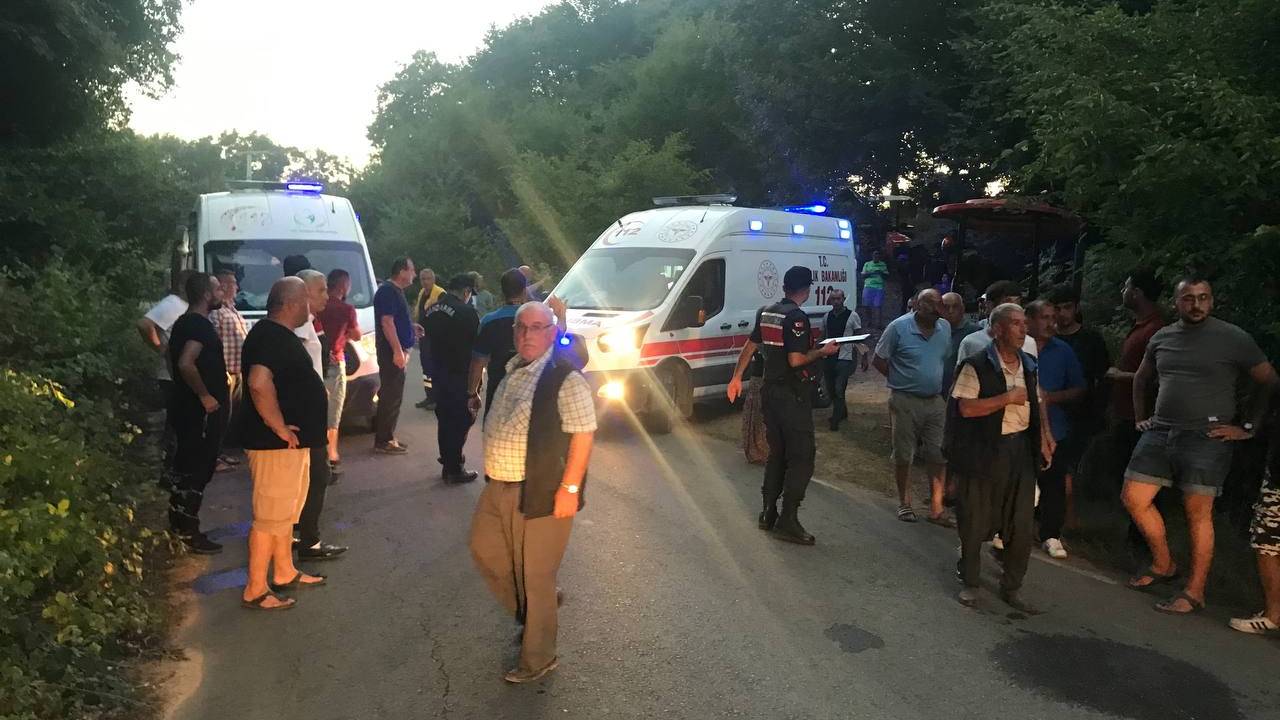 Fındık İşçilerini Taşıyan Traktörün Römorku Devrildi: 7 Yaralı