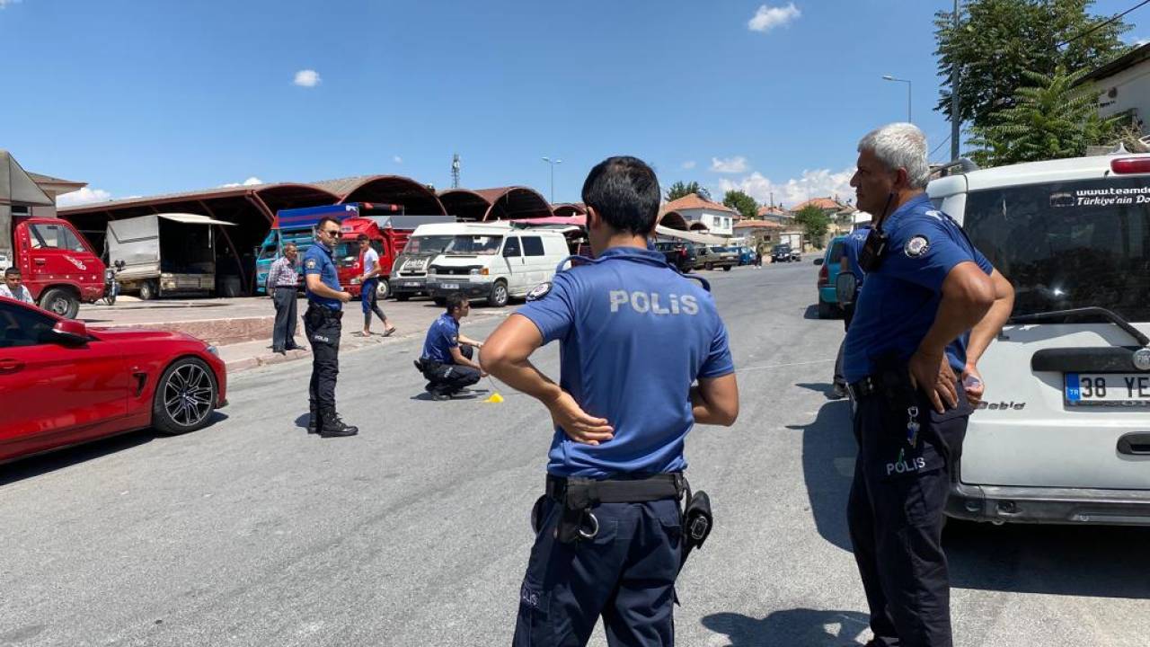 Kayseri'de Pazarcıların Silahlı- Bıçaklı Kavgası: 3 Yaralı