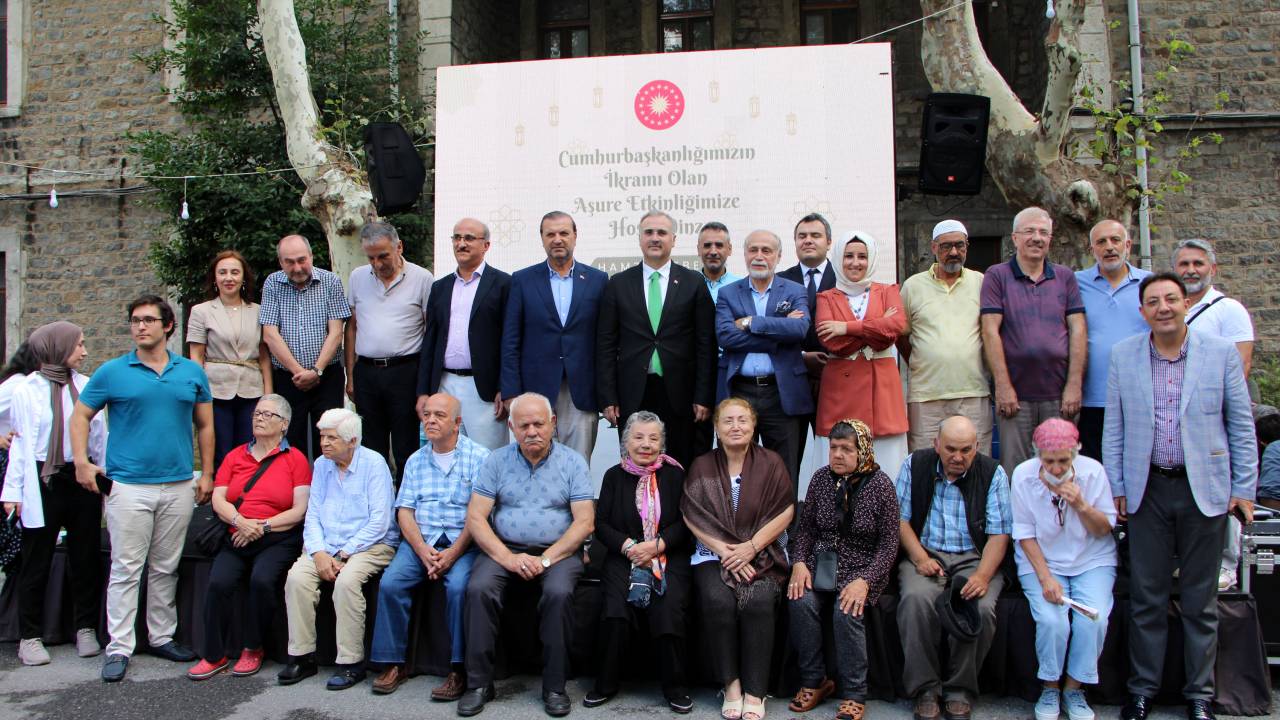 Cumhurbaşkanlığı'ndan Darülaceze'de Aşure Dağıtımı