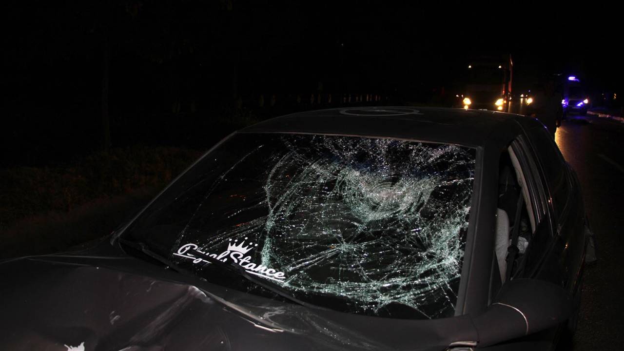 Otomobilin Çarptığı Elektrikli Bisikletteki Anne-oğul Hayatını Kaybetti