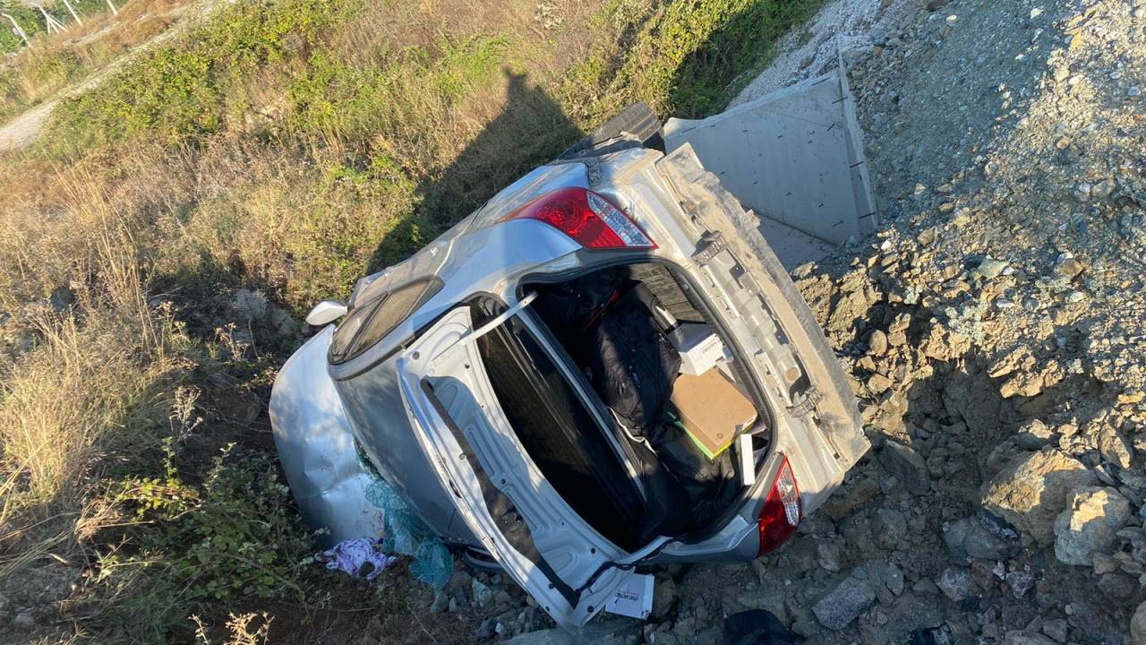 Kütahya'da Otomobil Menfeze Devrildi: 1 Ölü, 3’ü Çocuk 5 Yaralı