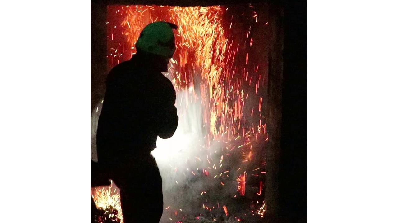 Erzurum'da İki Kardeşe Ait 2 Ev Ve 2 Ahır Yangında Kül Oldu