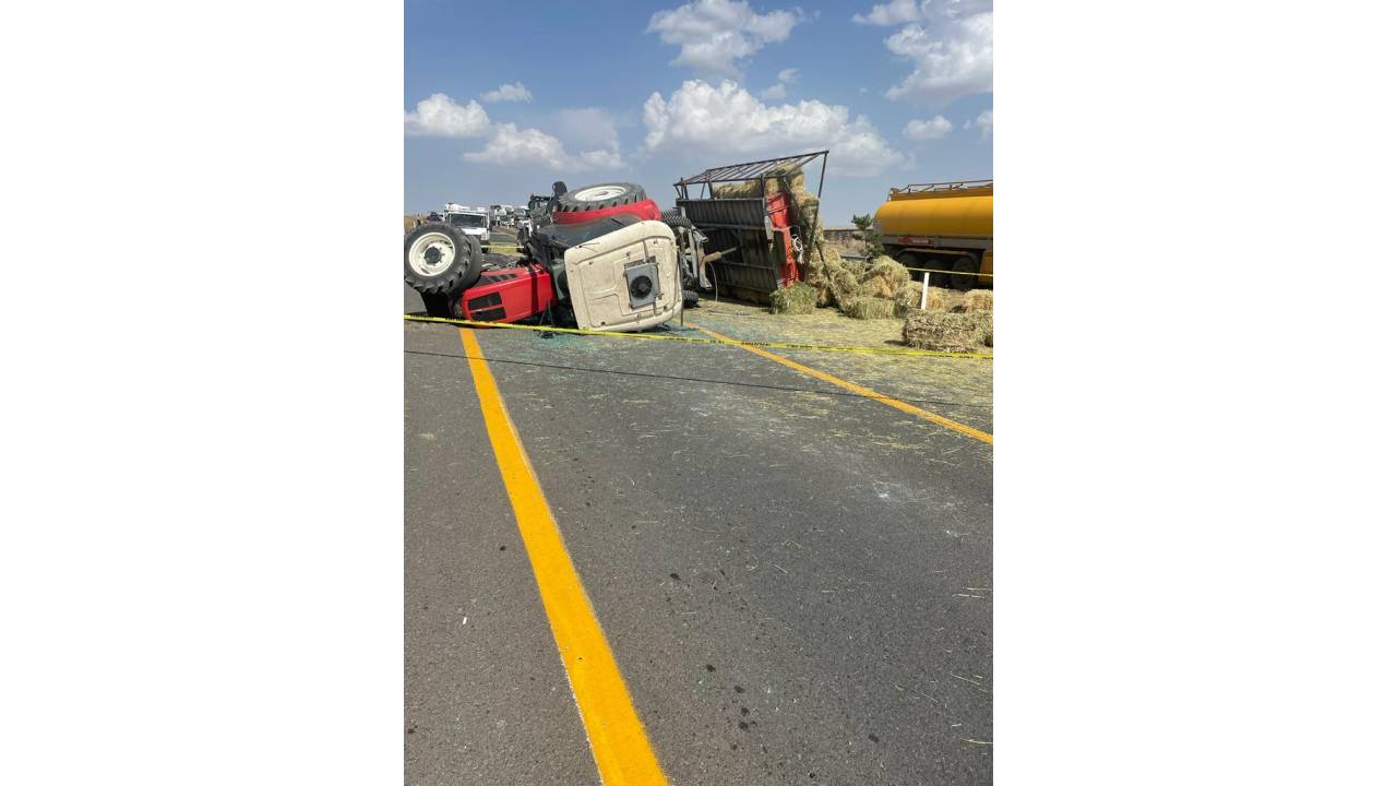 Ot Taşırken Devrilen Traktörünün Altında Kalıp, Ağır Yaralandı