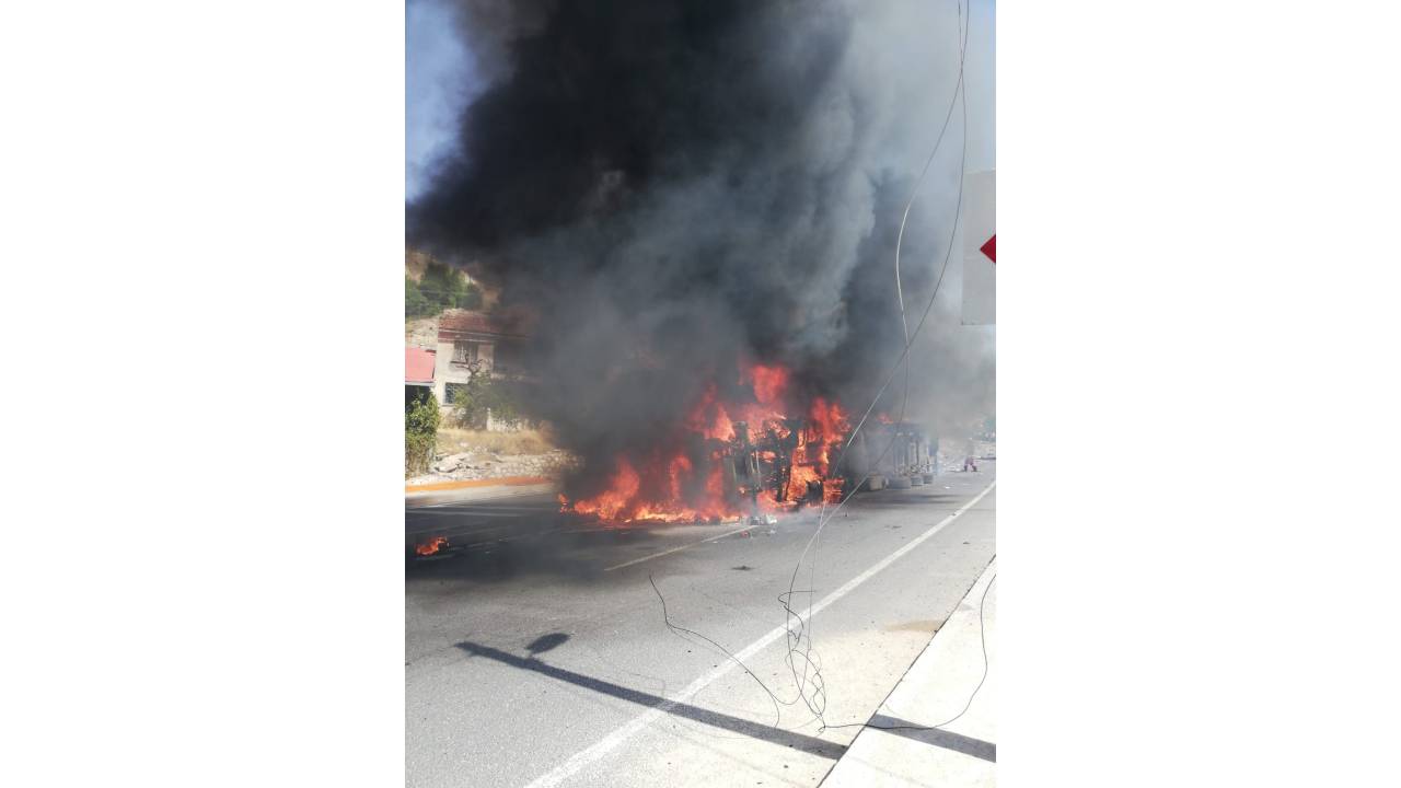 Tır İle Otomobil Kafa Kafaya Çarpıştı: 5 Yaralı