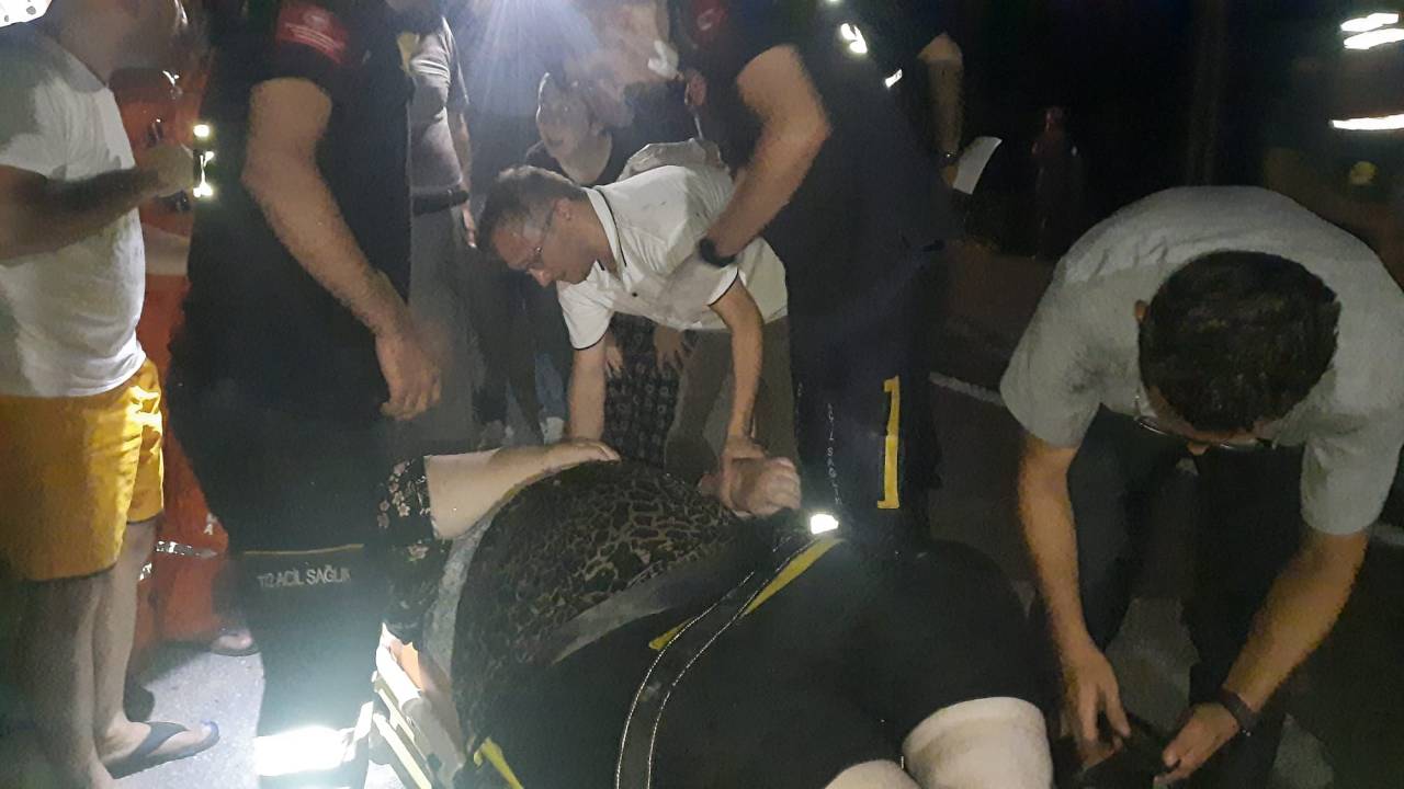 Kastamonu'da Otomobil Şarampole Yuvarlandı: 3 Yaralı