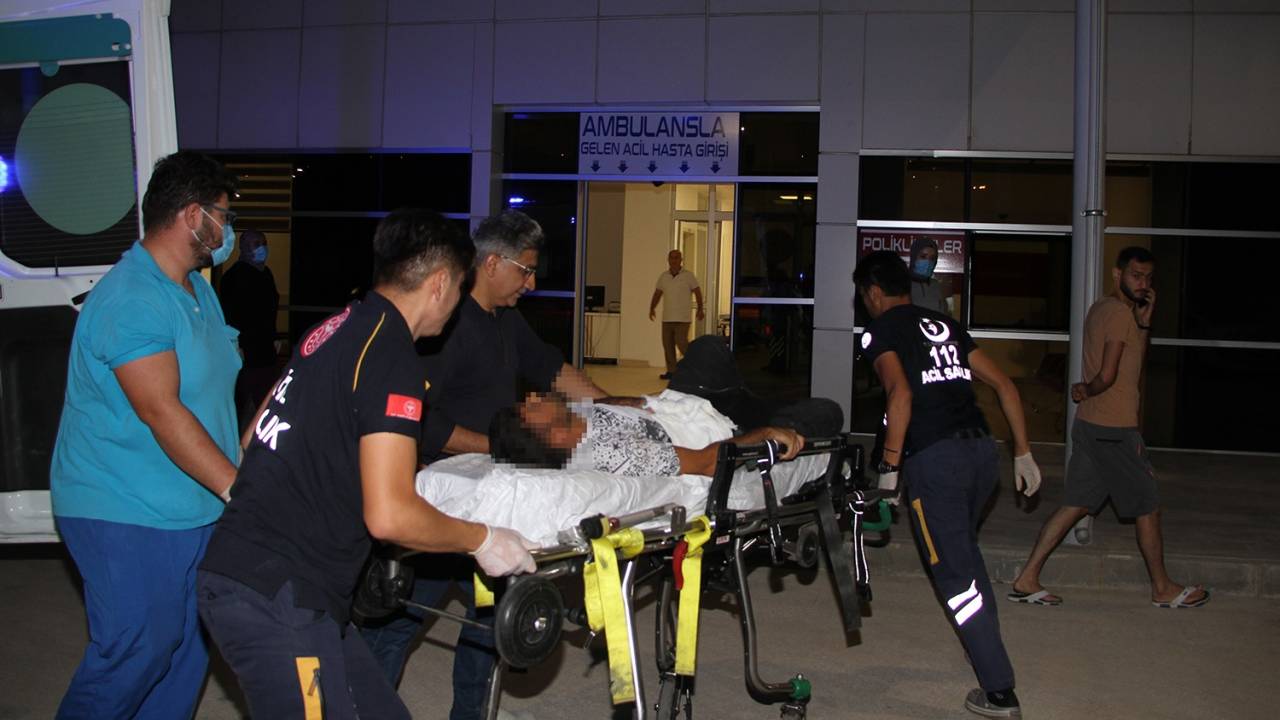 Manisa'da Sokak Düğününde Bıçak Ve Sopalı Kavga; 11 Yaralı