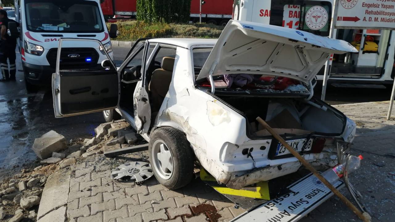 Elazığ’da Otomobil İle Yolcu Minibüsü Çarpıştı: 7 Yaralı