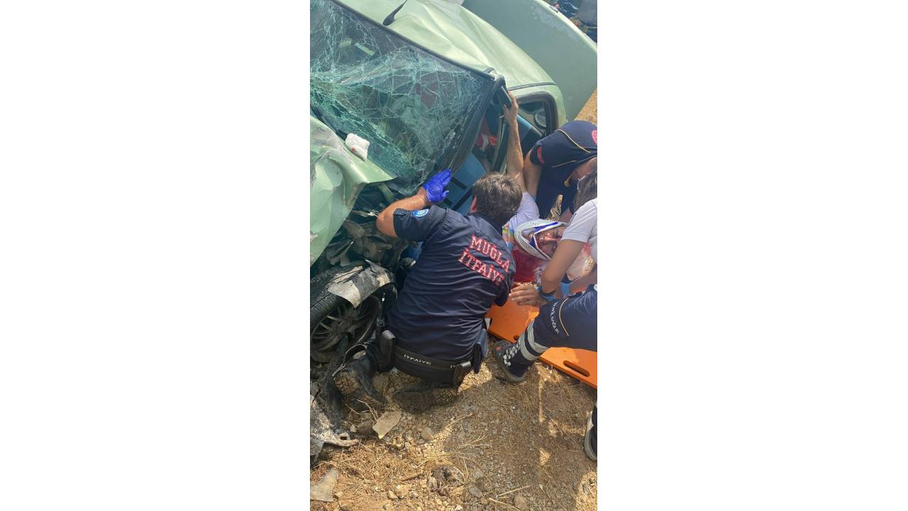 Bodrum'da Otomobille Kamyonet Çarpıştı: 6 Yaralı