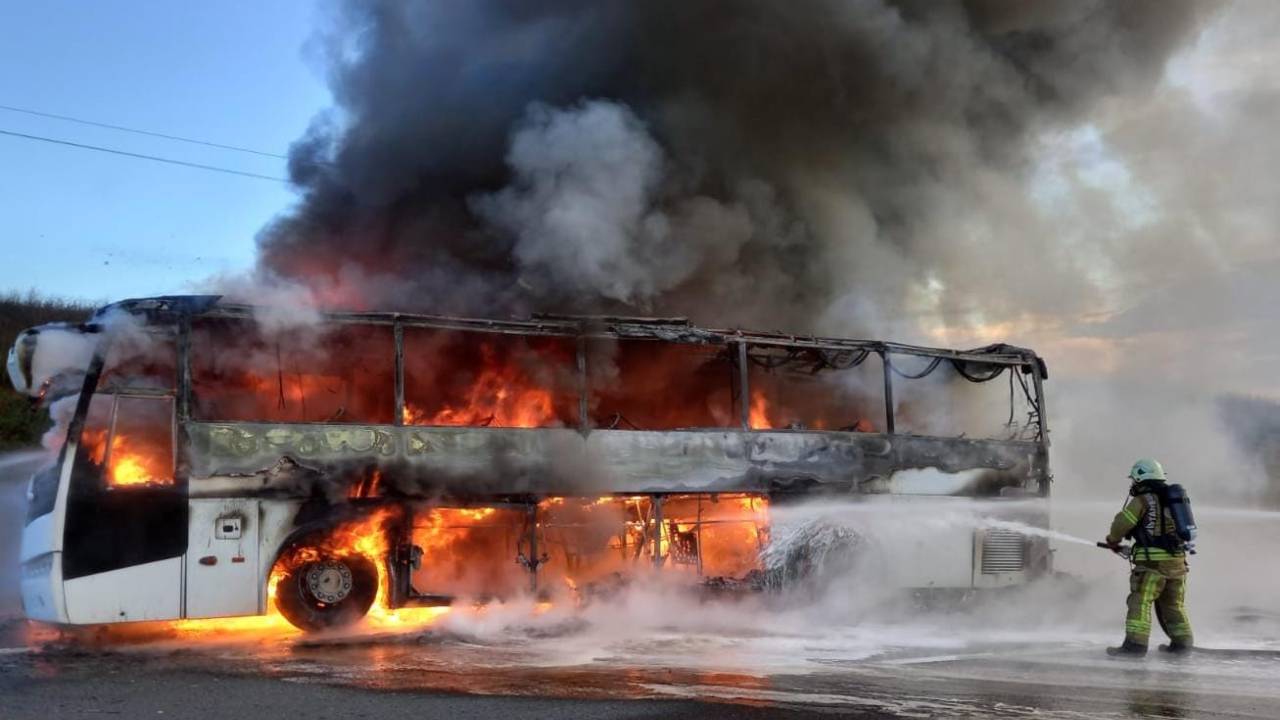 Silivri’de Seyir Halindeki Otobüs Alev Alev Yandı