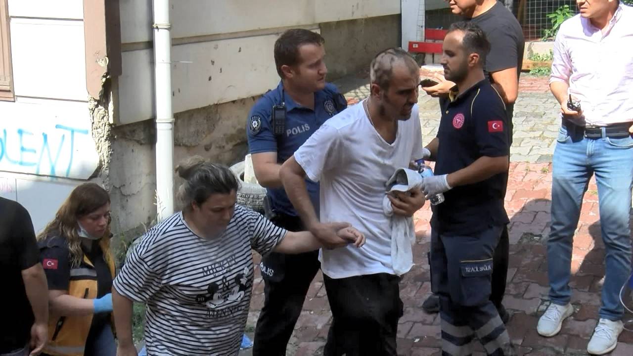 Şişli'de 4 Katlı Binada Çıkan Yangında Mahsur Kalan 21 Kişi Kurtarıldı