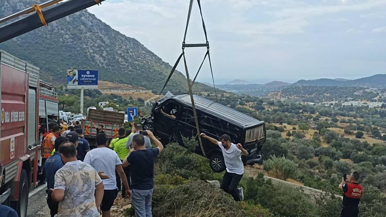 Tatlıses'in Yaralandığı Kazada, Kamyonet Sürücüsünün Kanında Alkol Çıktı
