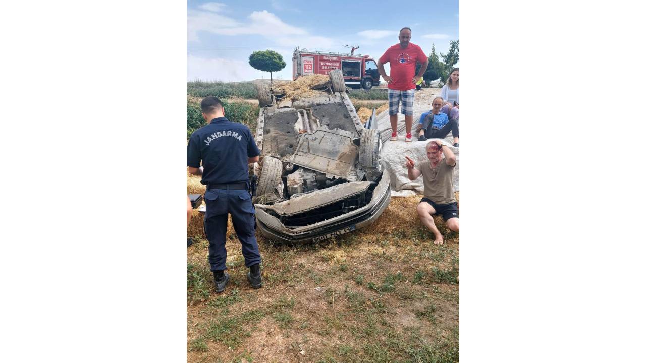 Eskişehir'de Ters Dönen Araçtaki 3 Kişi Yaralandı