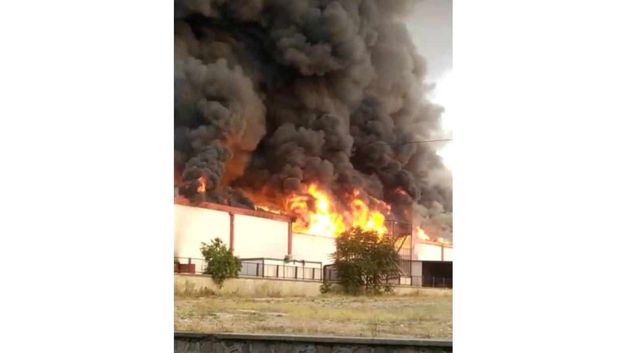 Battaniye Fabrikasında Çıkan Yangın, 6 Saatte Söndürüldü