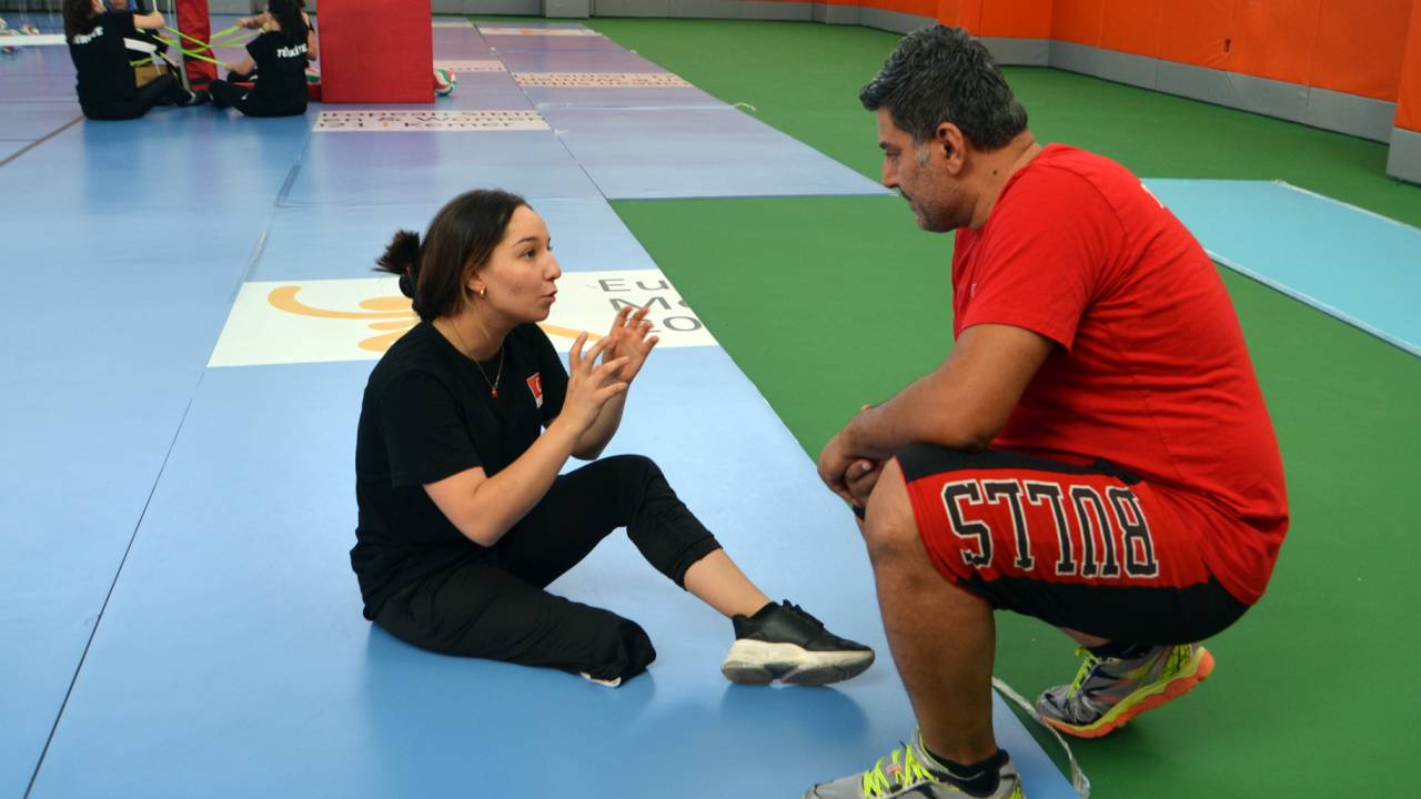 Bacağını Kaybeden Ceren, Ne Eğitimden Ne De Voleyboldan Koptu