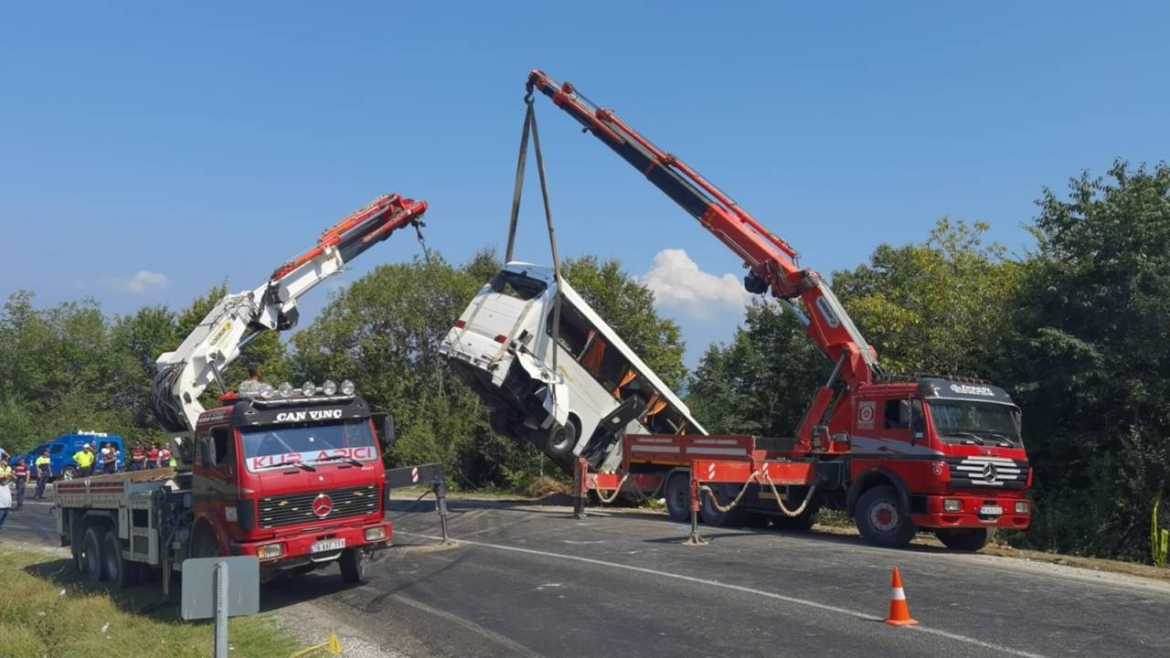Bursa'da Tur Otobüsü Devrildi: 5 Ölü, 38 Yaralı (5)- Yeniden