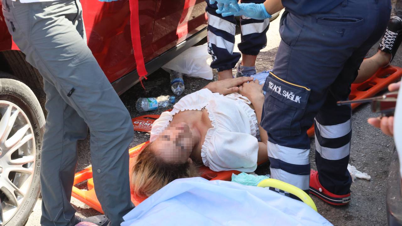 'mutluyuz' Yazılı Araçlarının Yanında Bıçaklandı, 'kendim Yaptım' Dedi